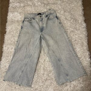 Abercrombie & Fitch | Light Wash | Wide Leg | Ankle Jeans | Women’s 31
